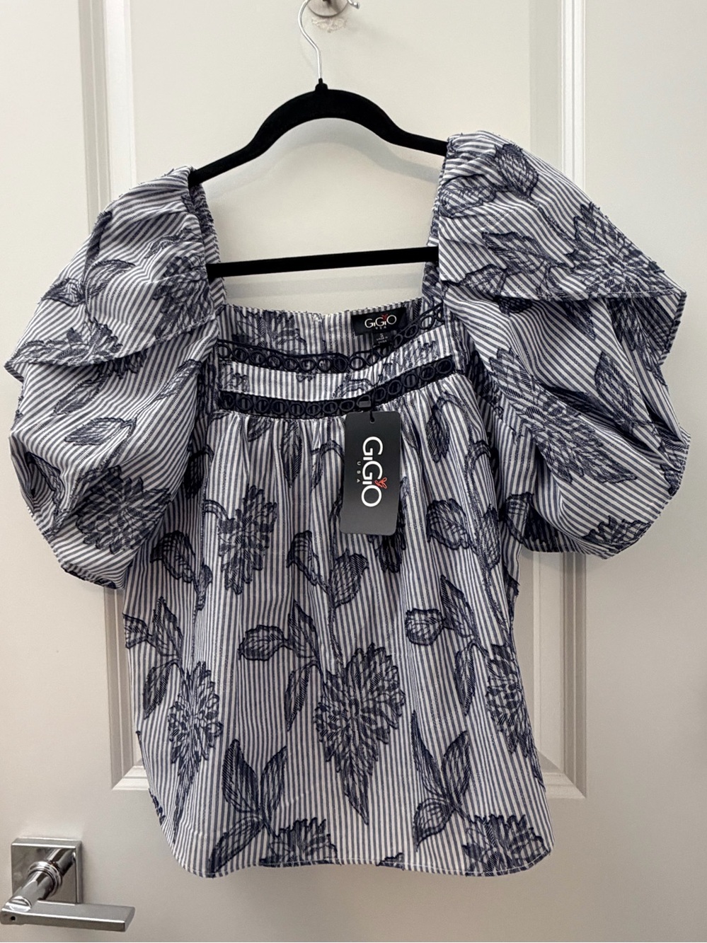 GIGIO Navy Floral Stripe Puff-Sleeve Blouse